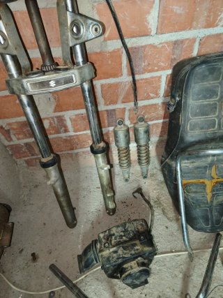 Horquillas y Amortiguadores Suzuki GN 250