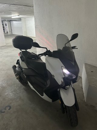 Yamaha XMAX 400