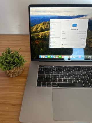 MacBook Pro 16 Core i7 / 32GB / 500GB SSD
