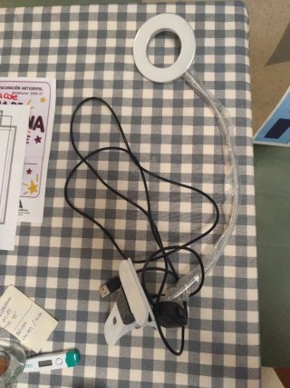 Lámpara de escritorio LED con pinza
