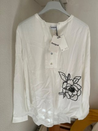 Blusa Desigual Blanca con Bordado
