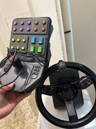 Volante y Panel de Control Logitech G Saitek