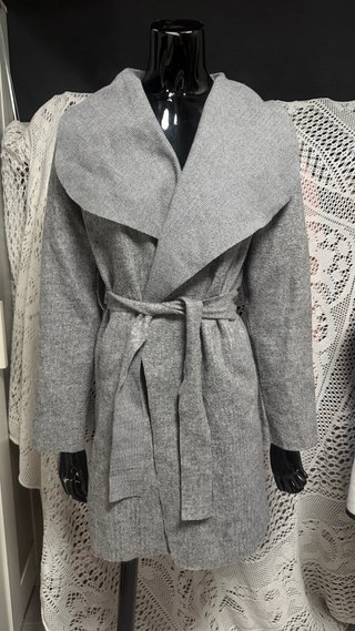 Chaqueta Gris con Cinturón