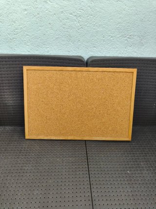 Tablero de Corcho con Marco de Madera