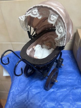 Carrito de Muñeca con Bebé de Porcelana