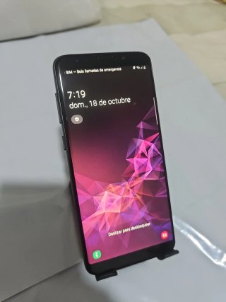 Samsung Galaxy S9+ Negro/morado.