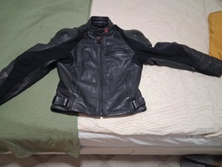 Chaqueta de moto Dainese de cuero negra