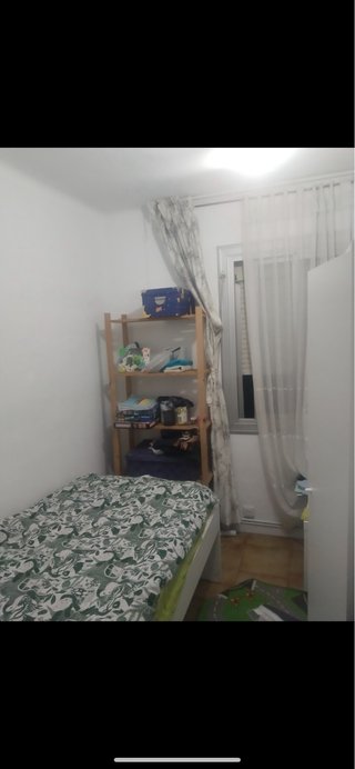 Habitacion soleada,con ventana