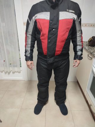 Traje de Moto Exocet Negro, Rojo y Gris