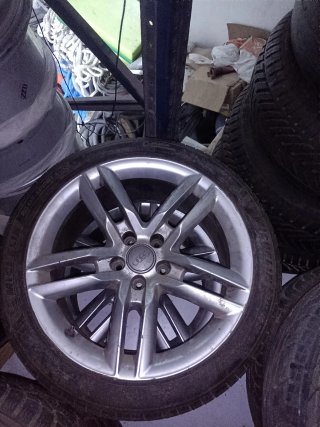 2 Llantas Audi con Neumáticos