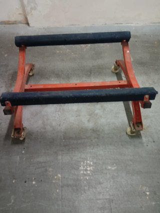 Soporte con ruedas para moto de agua