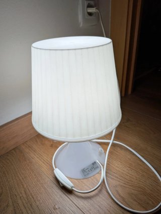 Lámpara de mesa Ikea blanca
