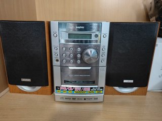 Minicadena Sanyo con Altavoces