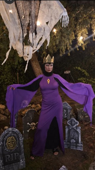 Disfraz Madrastra Blancanieves. Vestido morado.