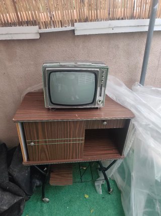 Mesa y Televisor Vintage