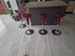 Set de 4 Sillas de Barra Rojas