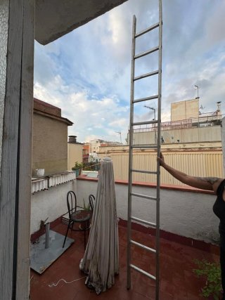 Escalera de mano metálica
