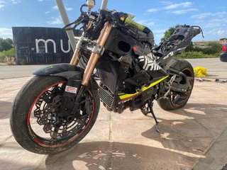 Suzuki GSX-R1000 K7 con golpe