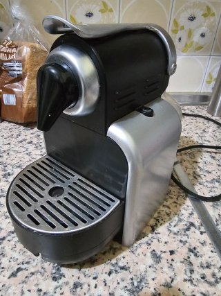 Cafetera Nespresso Essenza DeLonghi