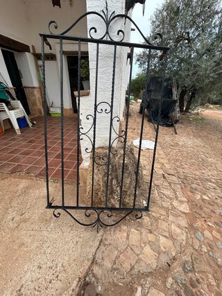 Reja Antigua de Hierro Forjado Hay 2
