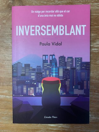 Libro ‘Inversemblant’ de Paula Vidal (català).