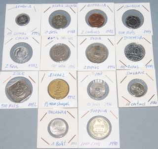 Lote 14 Monedas de Asia Siglo XX