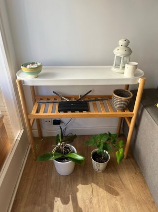 Mesa auxiliar con estanteria ikea
