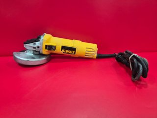 Amoladora Dewalt DWE4056 QS / 800W, Buen estado.