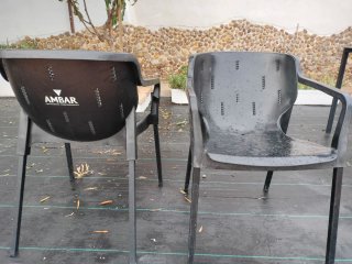 Set de 12 Sillas de Exterior Negras y una mesa.
