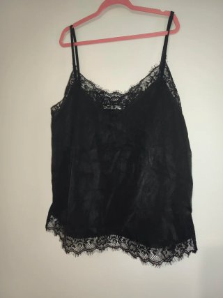 Top negro de tirantes con encaje Pull&Bear