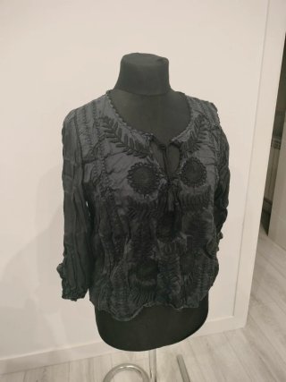 Blusa Negra Zara con Bordados