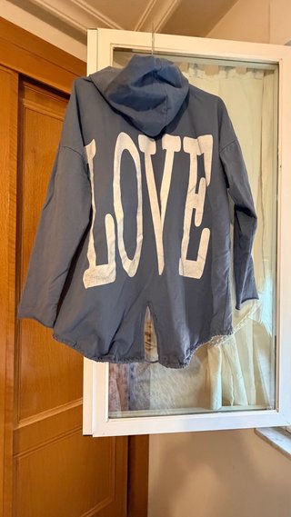 Chaqueta Azul con Estampado LOVE