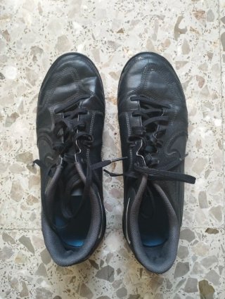 Botas de fútbol Nike Tiempo, talla 42