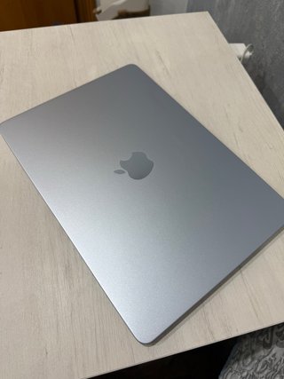 MacBook Apple 13,6 pulgadas Portátil Con cargador