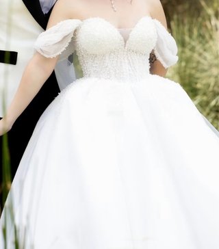 Vestido de novia con perlas