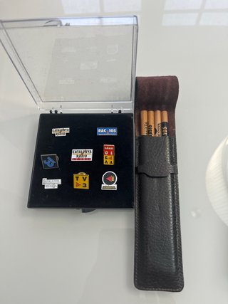 Estuche de Pins TV3 y Cat.Radio