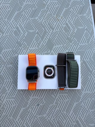 Apple Watch Ultra con 3 correas