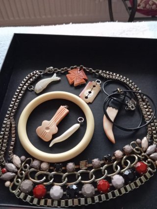 Lote de accesorios y bisutería variada