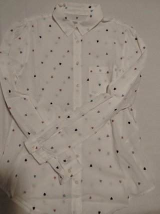 Camisa Blanca con Estampado de Corazones