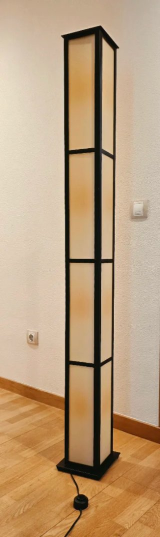 Lámpara de pie tipo columna