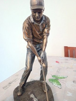 Figura de Golfista y Cañón de Cobre