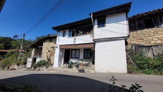Casa adosada en venta en Piloña