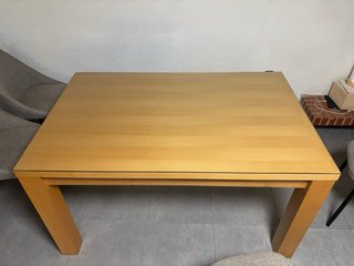 Mesa de comedor de madera
