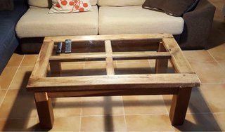 Mesa de centro de madera y cristal