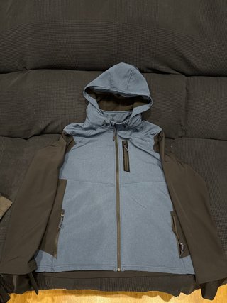 Chaqueta impermeable Boriken azul y negra