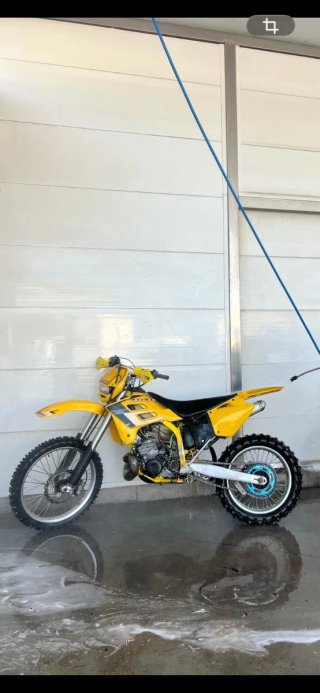 Moto Enduro Gas Gas Amarilla