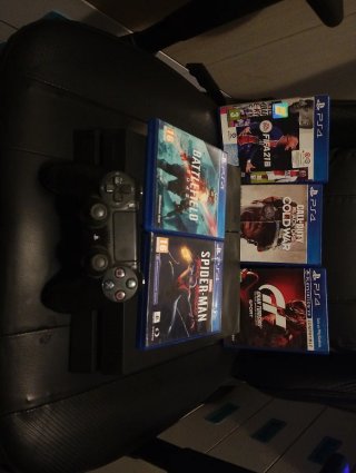 PS4 (PlayStation 4) + Mando + 5 Juegos