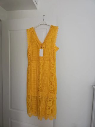 Vestido Amarillo de Encaje