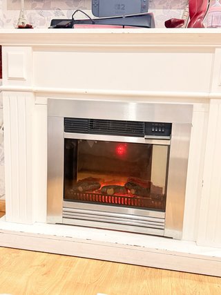 Chimenea Eléctrica Blanca y Plateada