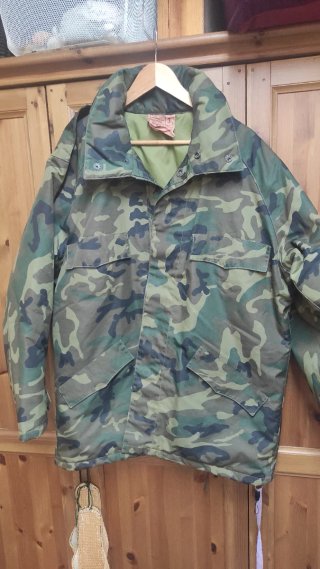 Chaqueta Militar Camuflaje acolchada e impermeable